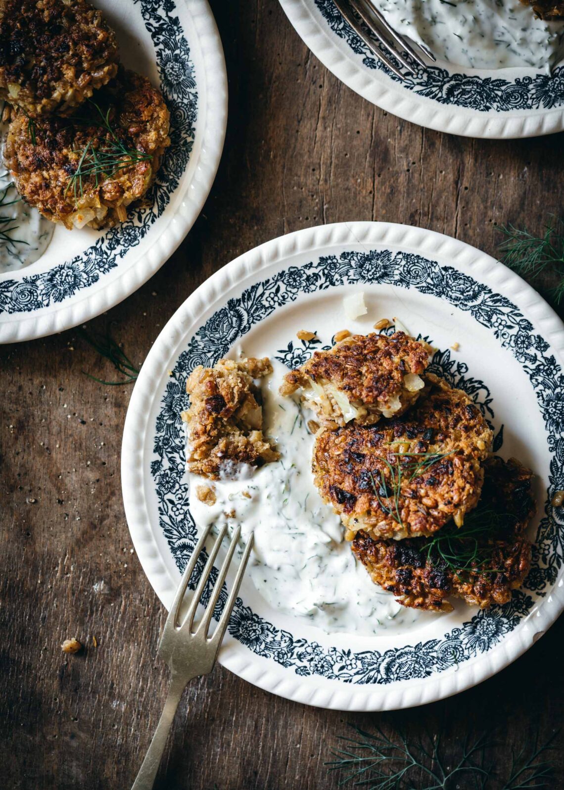 Grünkernfrikadellen mit Joghurt-Dill-Soße - Kochstübchen - Garten ... Grünkernfrikadellen mit Joghurt-Dill-Soße - Kochstübchen - Garten ...